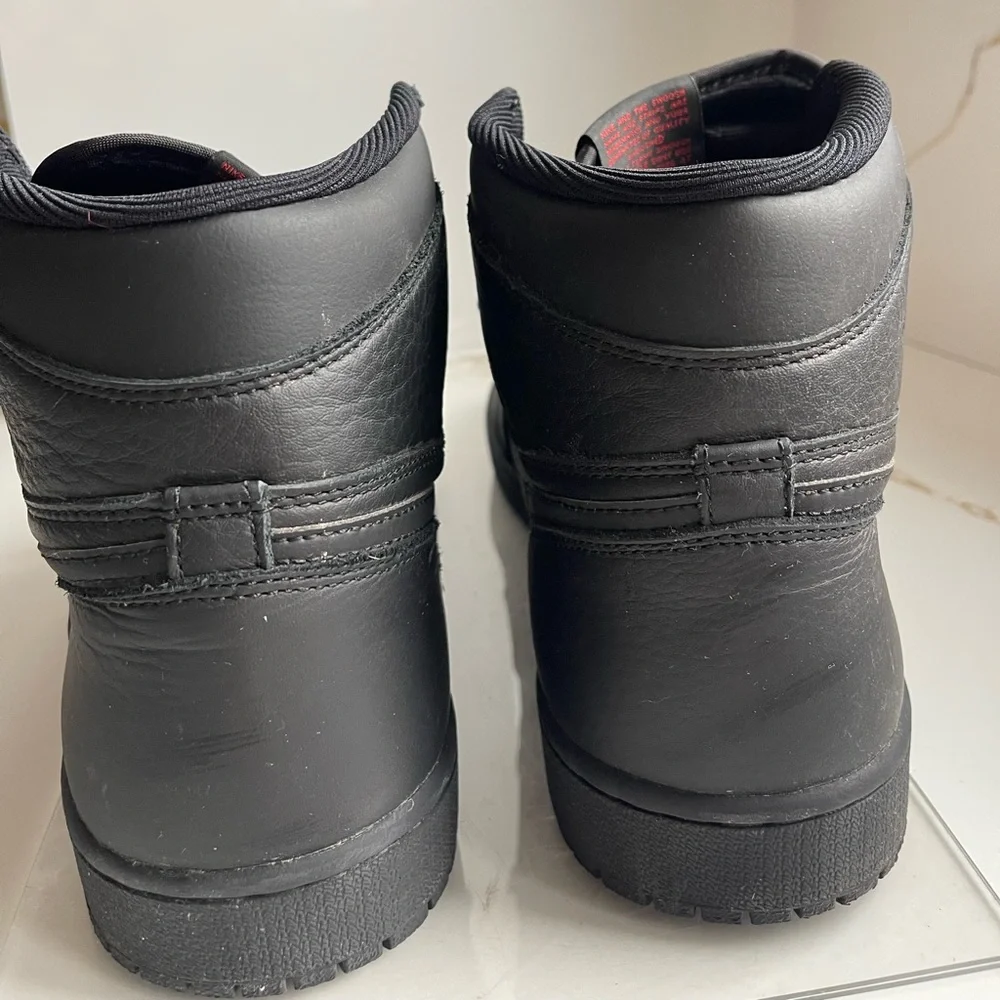 Nike Air Jordan 1 Retro High OG 'Triple Black' sneaker - Picture 2 of 10